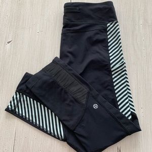 Lululemon Leggings/Crops - Size 6